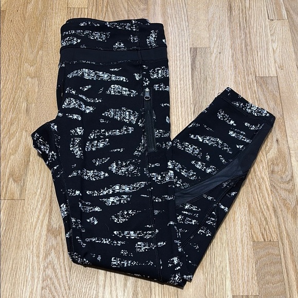 lululemon athletica Pants - Lululemon Inspire Tight II Graf Black White / Black Athletic Legging circa 2016